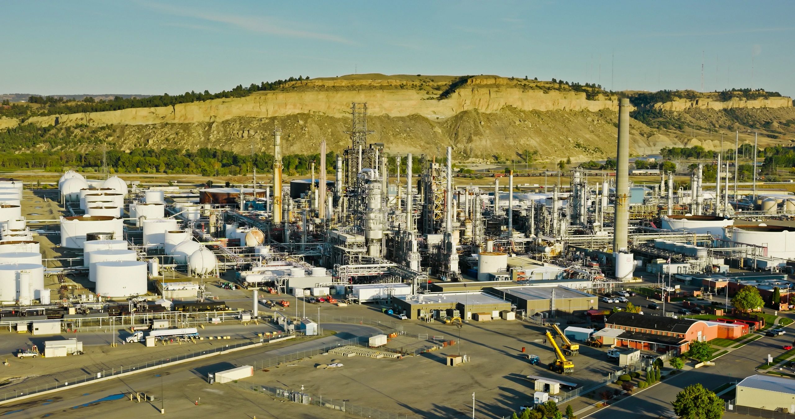 Aerial view of an oil refinery complex
